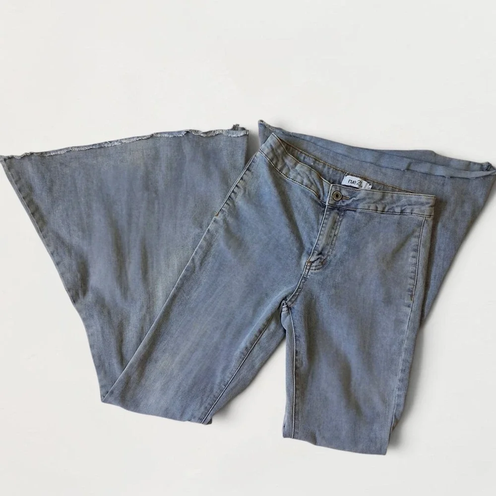 70s Style Mega Extreme Flare Elephant Bell Bottom Jeans Vintage Wash Raw Hem 3 5